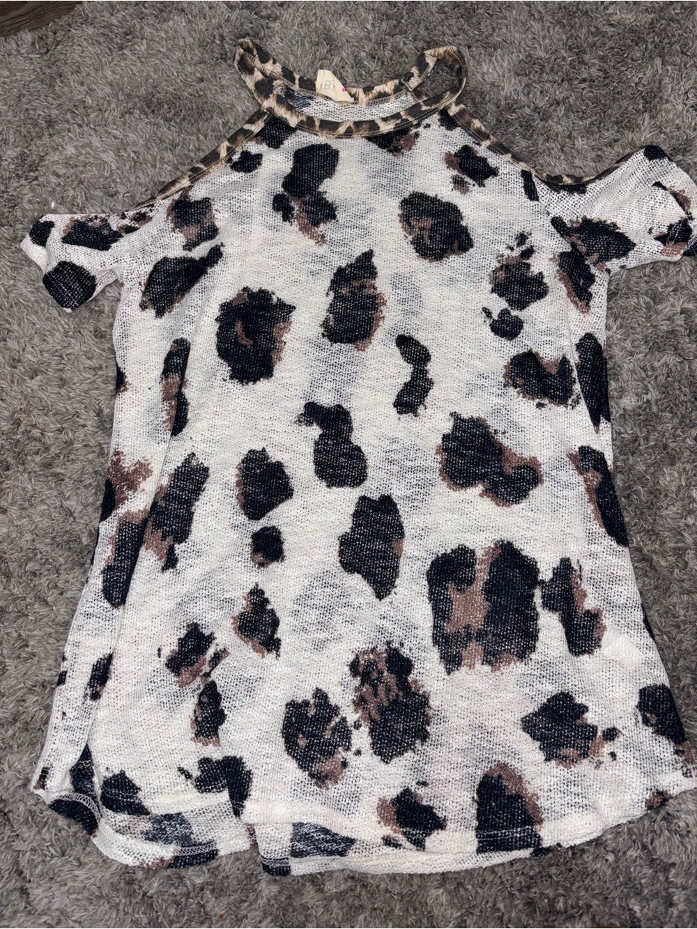 Women's Cold-Shoulder Leopard Print Knit Top - White & Brown